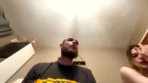 Unknowncouple online show from April 8, 2026, 9:48 pm