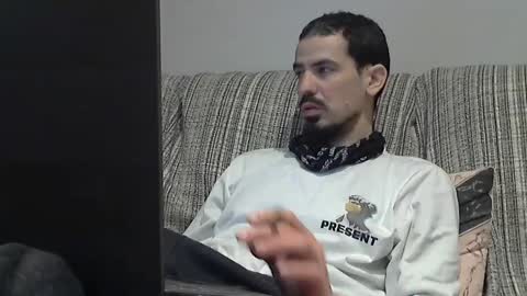 Snapshot of longnight5 chatting on January 31, 2025, 7:08 pm Alejandro Rulitos Twitter longnight55 Intagram 5longnight5 online show from January 31, 2025, 7:08 pm