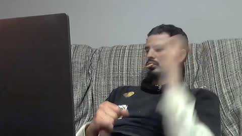 Snapshot of longnight5 chatting on February 17, 2025, 2:20 am Alejandro Rulitos Twitter longnight55 Intagram 5longnight5 online show from February 17, 2025, 2:20 am