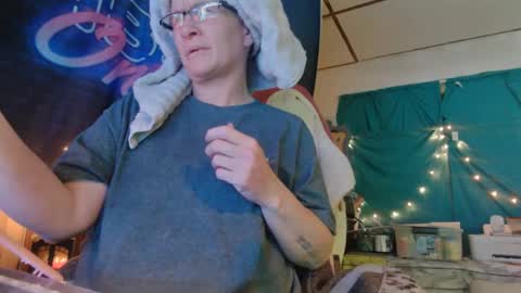 Snapshot of lononcashmere69 chatting on December 3, 2024, 12:24 am Londoncashmere69 online show from December 3, 2024, 12:24 am