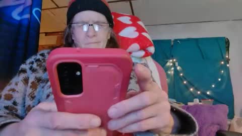 Snapshot of lononcashmere69 chatting on December 5, 2024, 1:47 am Londoncashmere69 online show from December 5, 2024, 1:47 am