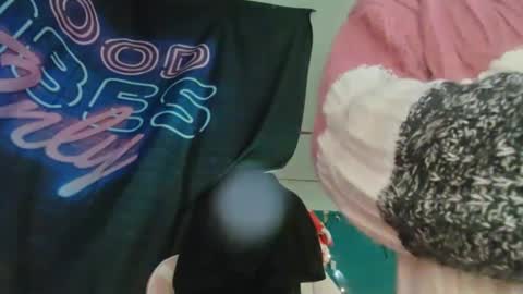 Snapshot of lononcashmere69 chatting on December 7, 2024, 3:04 am Londoncashmere69 online show from December 7, 2024, 3:04 am