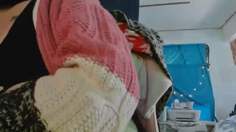 Snapshot of lononcashmere69 chatting on December 7, 2024, 4:25 pm Londoncashmere69 online show from December 7, 2024, 4:25 pm