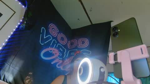 Snapshot of lononcashmere69 chatting on December 7, 2024, 8:05 pm Londoncashmere69 online show from December 7, 2024, 8:05 pm