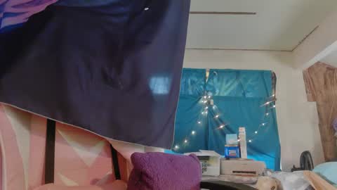 Snapshot of lononcashmere69 chatting on December 19, 2024, 4:13 pm Londoncashmere69 online show from December 19, 2024, 4:13 pm