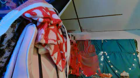 Snapshot of lononcashmere69 chatting on January 12, 2025, 1:11 am Londoncashmere69 online show from January 12, 2025, 1:11 am