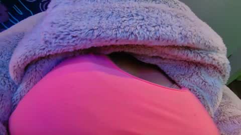 Snapshot of lononcashmere69 chatting on January 22, 2025, 12:27 am Londoncashmere69 online show from January 22, 2025, 12:27 am