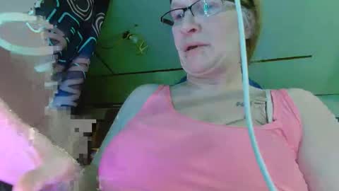 Snapshot of lononcashmere69 chatting on February 9, 2025, 12:06 am Londoncashmere69 online show from February 9, 2025, 12:06 am