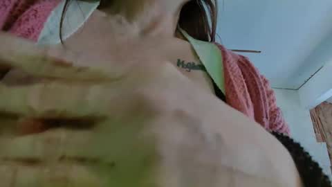 Snapshot of lononcashmere69 chatting on February 24, 2025, 5:20 pm Londoncashmere69 online show from February 24, 2025, 5:20 pm