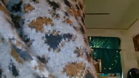 Snapshot of lononcashmere69 chatting on March 12, 2025, 4:35 pm Londoncashmere69 online show from March 12, 2025, 4:35 pm