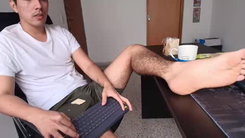 looki 16 online show from October 12, 2025, 4:06 pm