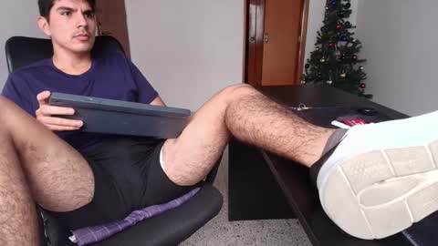 looki 16 online show from December 17, 2025, 5:08 pm