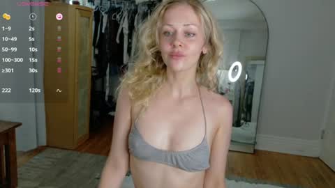 Snapshot of looking444love888 chatting on July 7, 2026, 11:31 pm Elanor online show from July 7, 2026, 11:31 pm