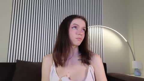 Luna online show from November 6, 2025, 8:32 pm