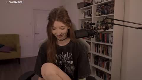 loony_moony online show from June 27, 2026, 9:47 am