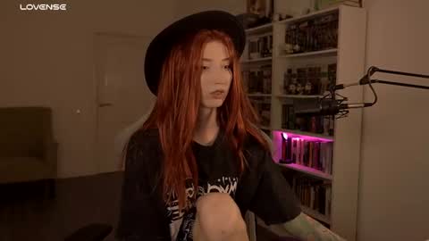 loony_moony online show from July 9, 2026, 10:19 am