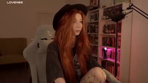 loony_moony online show from August 6, 2026, 10:39 am