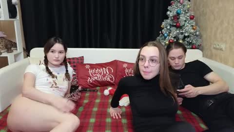 Snapshot of loossers chatting on December 27, 2024, 8:13 am Jean and Isa right couple Mark and Eva left couple online show from December 27, 2024, 8:13 am