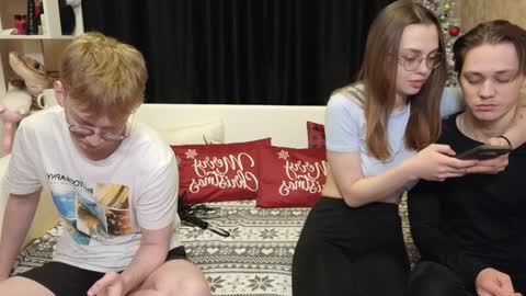 Snapshot of loossers chatting on January 5, 2025, 8:11 am Jean and Isa right couple Mark and Eva left couple online show from January 5, 2025, 8:11 am