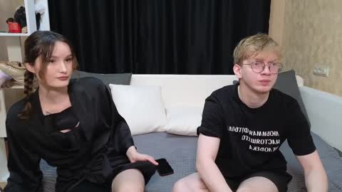 Snapshot of loossers chatting on February 6, 2025, 9:43 am Jean and Isa right couple Mark and Eva left couple online show from February 6, 2025, 9:43 am