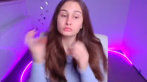 Snapshot of lora_kisses chatting on October 6, 2025, 5:38 am Lora online show from October 6, 2025, 5:38 am