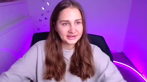 Snapshot of lora_kisses chatting on October 8, 2025, 6:11 am Lora online show from October 8, 2025, 6:11 am