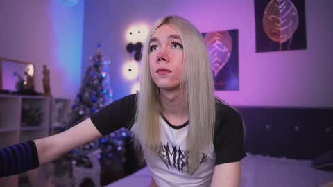 lora_long online show from December 21, 2025, 2:46 pm