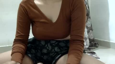 Snapshot of loraa_baby chatting on June 15, 2026, 10:34 pm Loraa online show from June 15, 2026, 10:34 pm