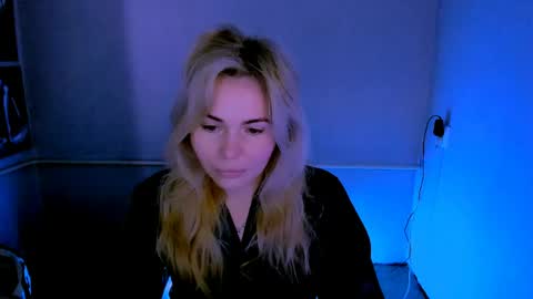 Lora online show from April 29, 2026, 2:37 am