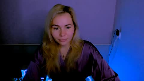 Lora online show from May 4, 2026, 2:29 am