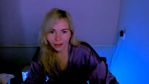 Lora online show from May 6, 2026, 2:29 am