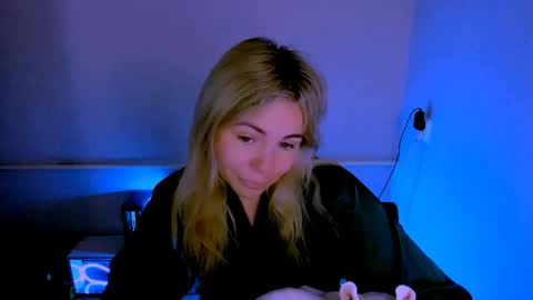 Lora online show from May 12, 2026, 2:41 am
