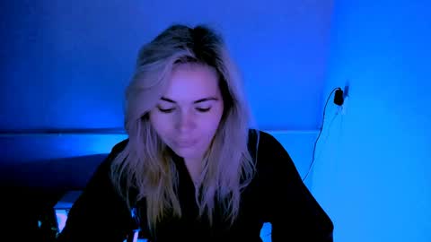 Lora online show from May 15, 2026, 2:29 am