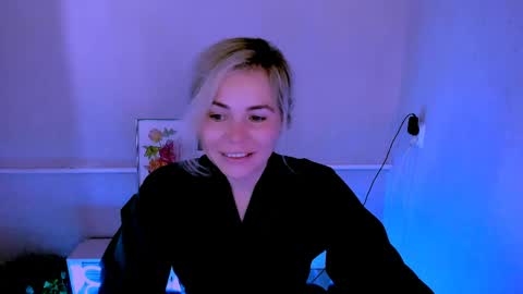 Lora online show from May 25, 2026, 2:39 am