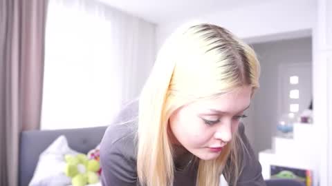 Snapshot of loradelora chatting on February 17, 2026, 7:38 am Lora online show from February 17, 2026, 7:38 am