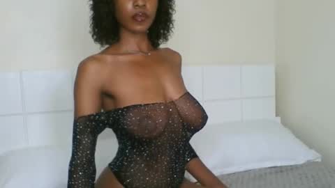 Snapshot of loraforreal chatting on February 19, 2025, 4:44 am Blackcat online show from February 19, 2025, 4:44 am