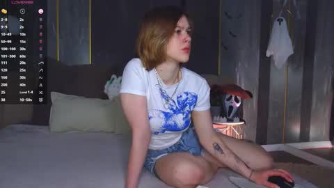 Lora online show from November 2, 2025, 4:31 pm