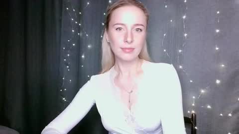 loravine online show from March 28, 2026, 3:22 pm