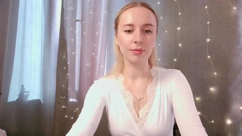 loravine online show from March 29, 2026, 12:27 pm