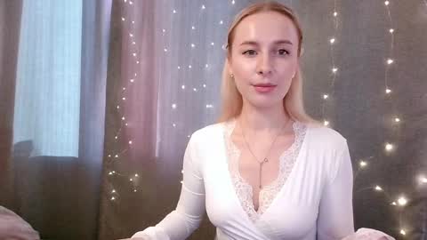 loravine online show from April 4, 2026, 1:52 pm