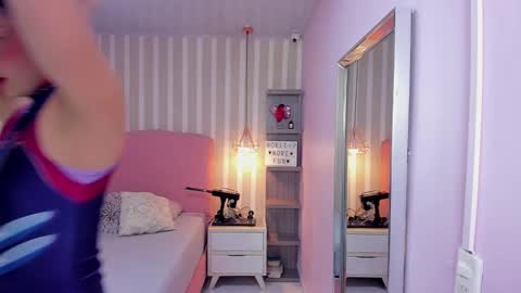 lorelaigiven online show from November 7, 2025, 12:49 pm