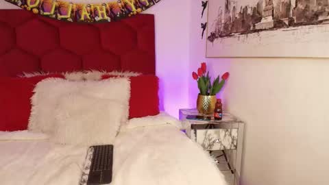 LORELI online show from October 30, 2025, 3:30 am