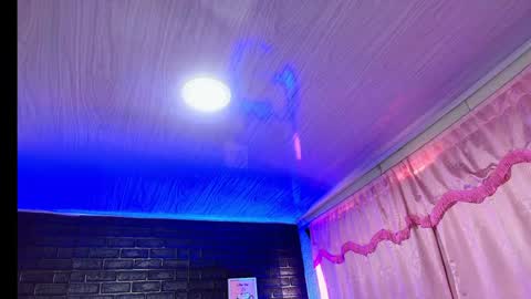 Snapshot of loren_44tits chatting on December 5, 2024, 9:39 pm Loren online show from December 5, 2024, 9:39 pm