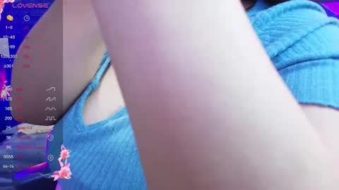 Snapshot of loren_44tits chatting on September 8, 2025, 9:14 pm Loren online show from September 8, 2025, 9:14 pm