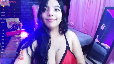 Snapshot of loren_44tits chatting on September 12, 2025, 10:43 pm Loren online show from September 12, 2025, 10:43 pm