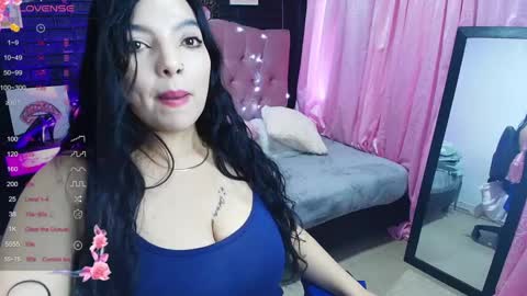 Snapshot of loren_44tits chatting on September 20, 2025, 10:00 pm Loren online show from September 20, 2025, 10:00 pm