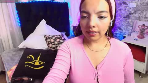 Snapshot of loren_44tits chatting on March 8, 2026, 8:23 pm Loren online show from March 8, 2026, 8:23 pm