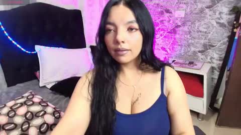 Snapshot of loren_44tits chatting on March 22, 2026, 7:39 pm Loren online show from March 22, 2026, 7:39 pm