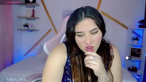 Snapshot of loren_leee chatting on February 24, 2025, 9:09 pm Loren online show from February 24, 2025, 9:09 pm