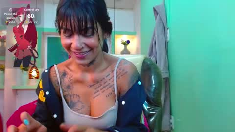 Snapshot of lorenapinto_ chatting on February 7, 2026, 1:15 pm lore online show from February 7, 2026, 1:15 pm